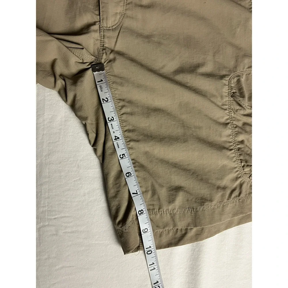The North Face Cargo Shorts‎ Men's Size M Regular Tan Color 100% Nylon